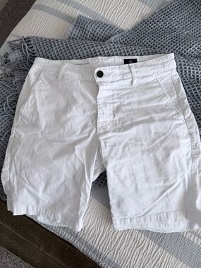Ag Adriano Goldschmied Men’s White Flat Front Cotton Shorts